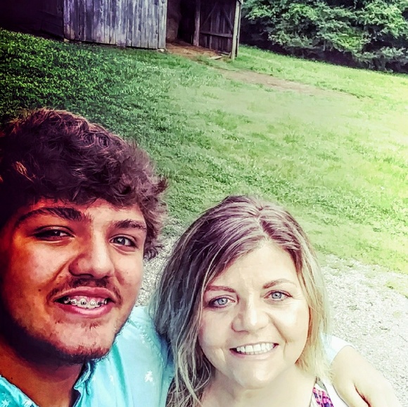 Meet your Posher, Melissa - Picture 2 of 2